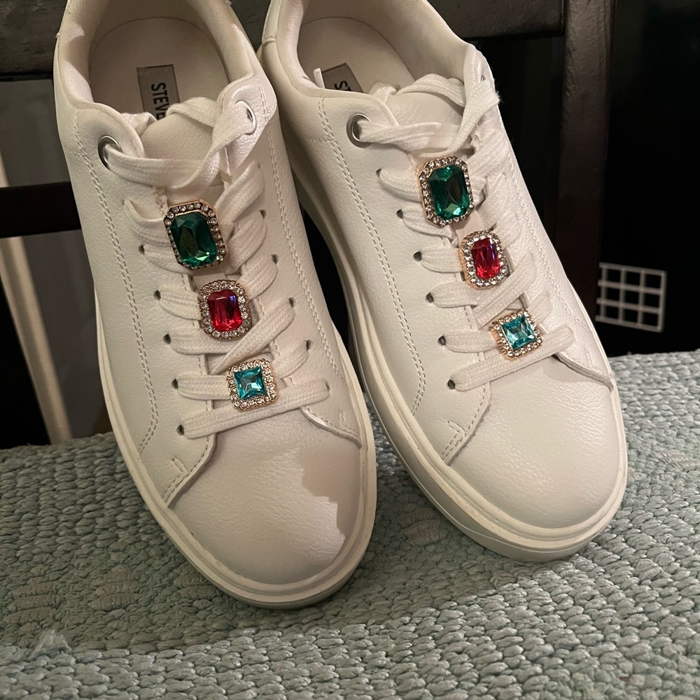 Steve Madden white sneakers . - Picture 8 of 13